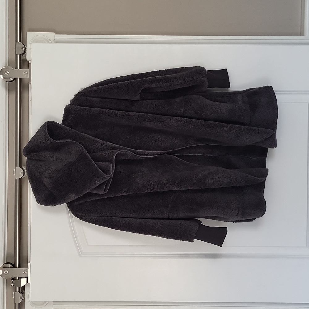 Brand new sherpa with hood